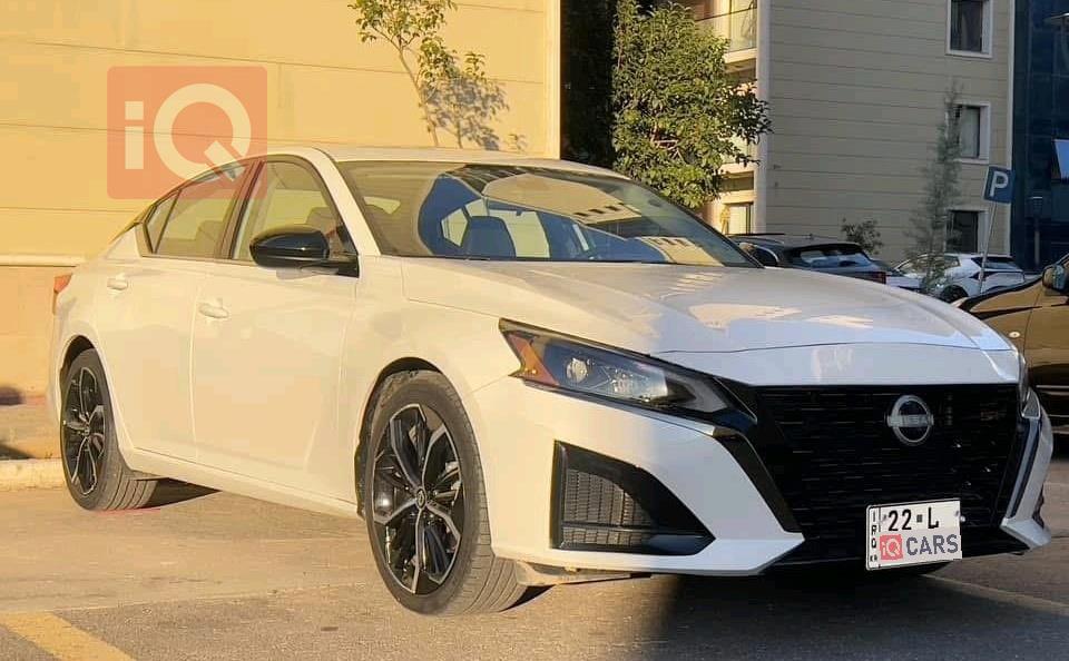 نيسان ألتيما